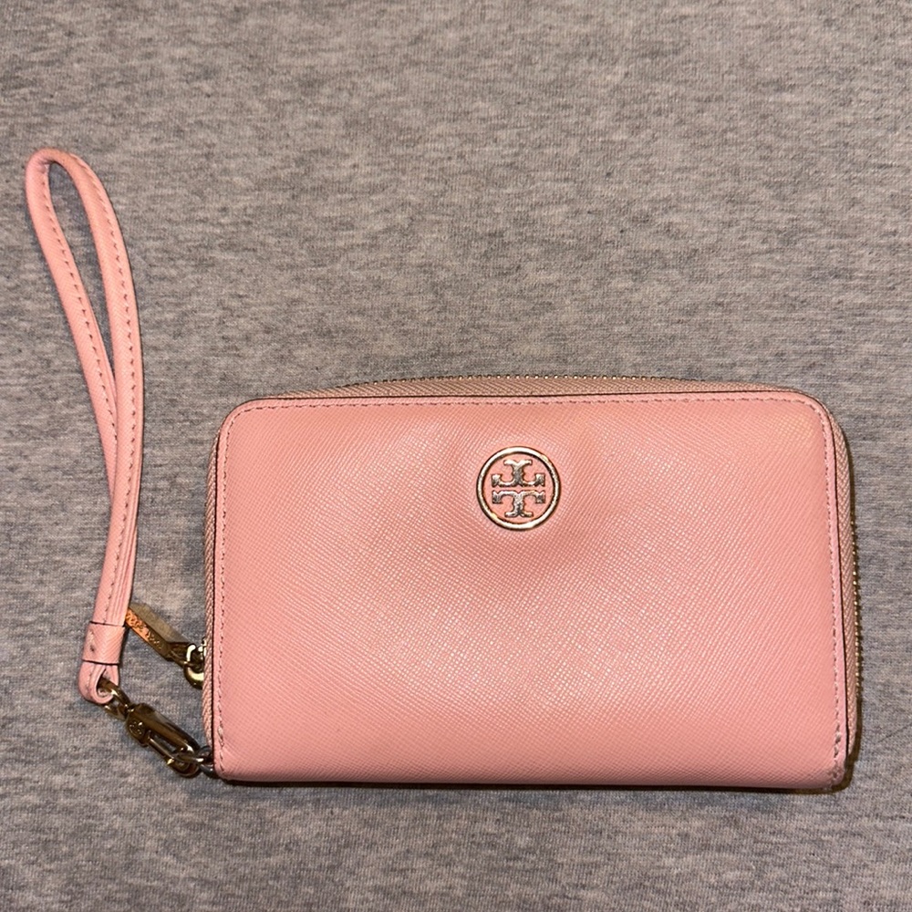 light pink/coralish Tory Burch wrist wallet